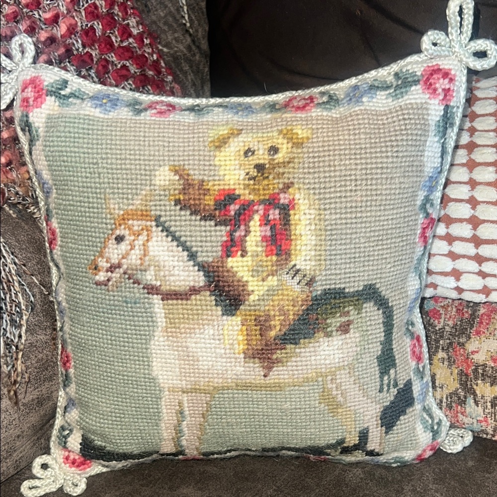 Vintage Teddy Bear needlepoint pillow - Picture 1 of 6